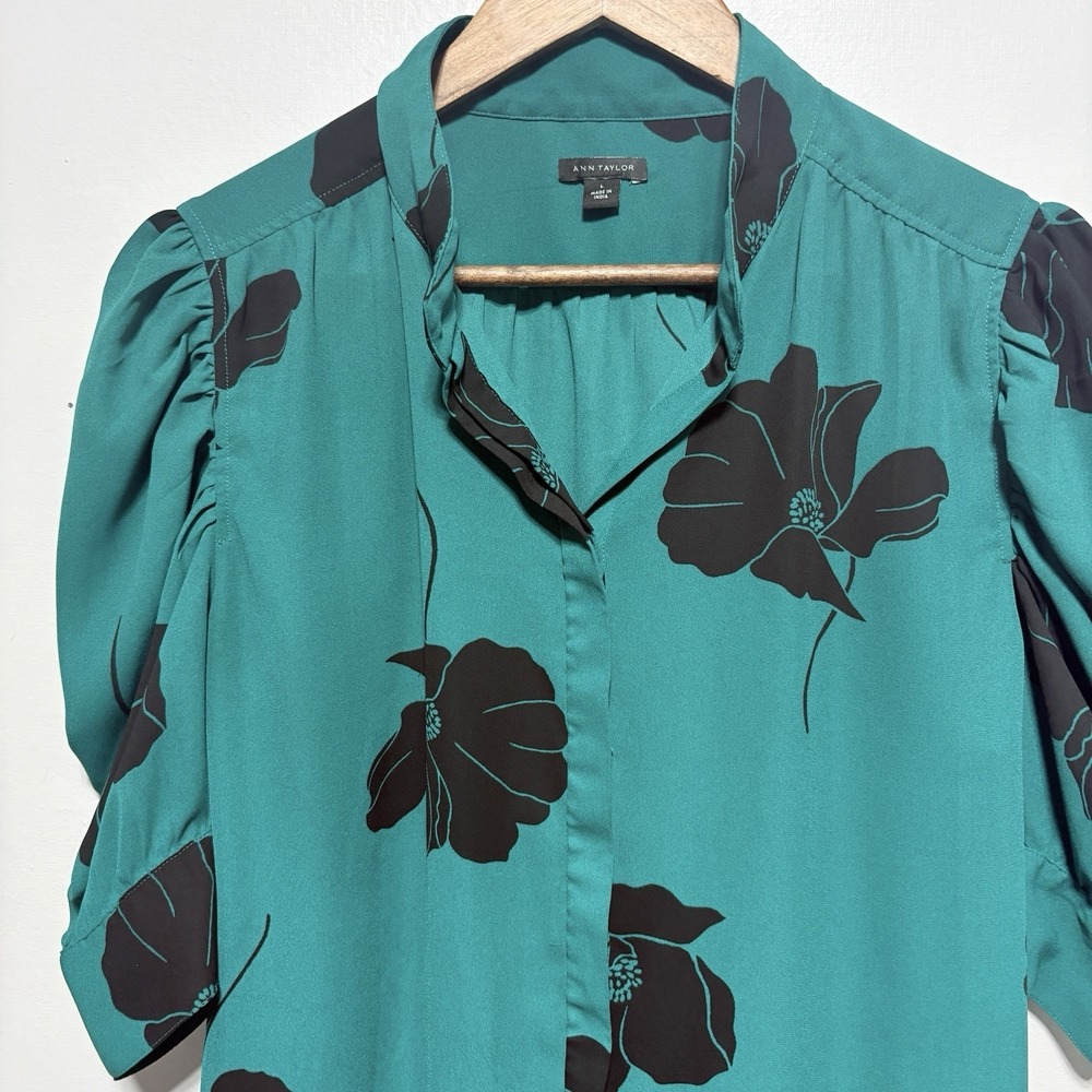 Ann Taylor Blouse Womens L Teal Black Floral Puff Sleeve Button Front Career - Picture 2 of 8